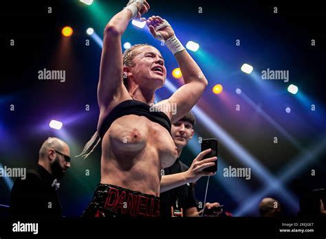 daniella hemsley uncensored celebration|Kingpyn Boxing video: Daniella Hemsley flashes fans after。